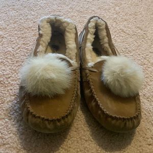 Ugg Dakota Pom Pom Moccasins Flats Slippers Chestnut Size 9